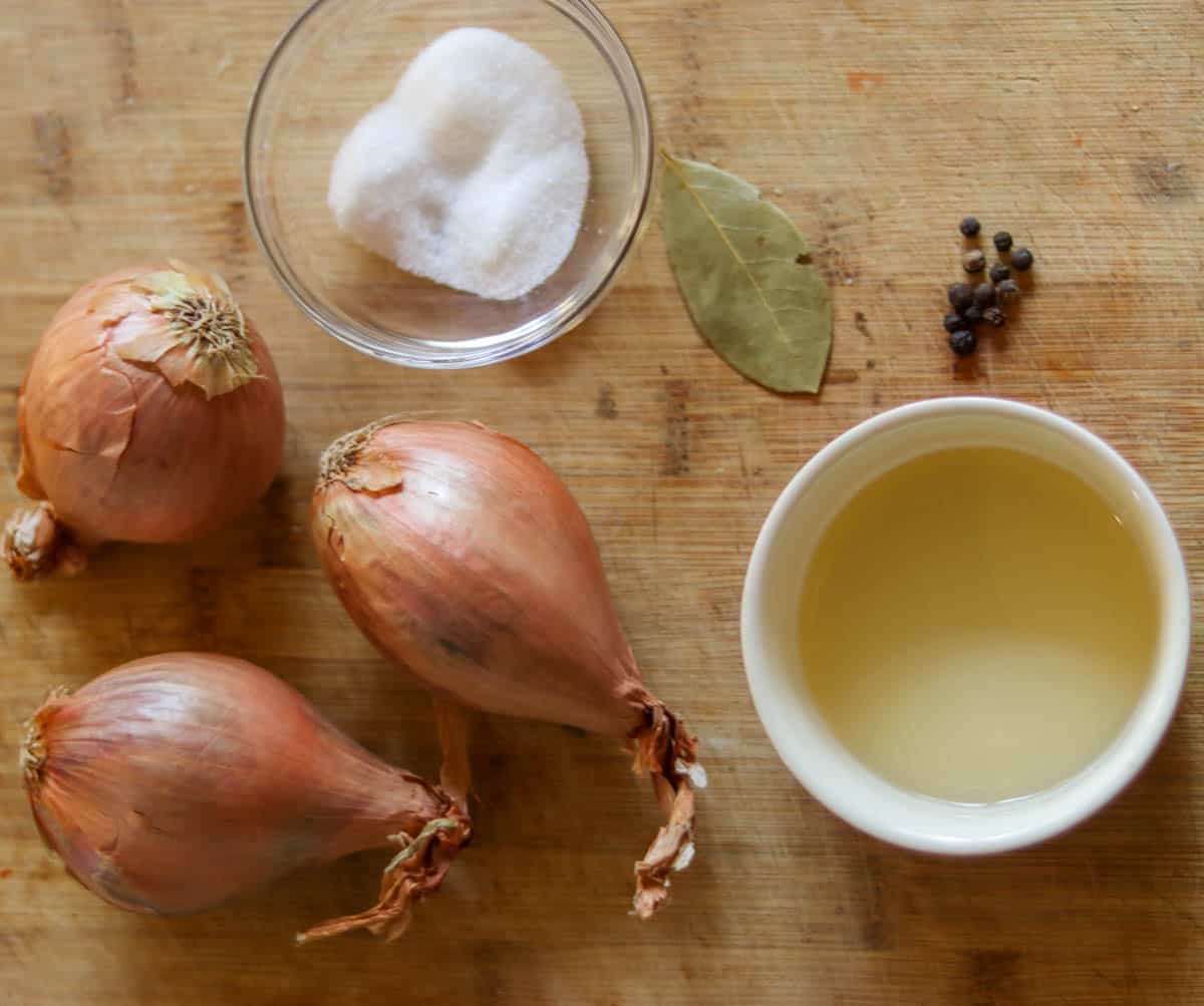ingredients needed for pickled shallots.