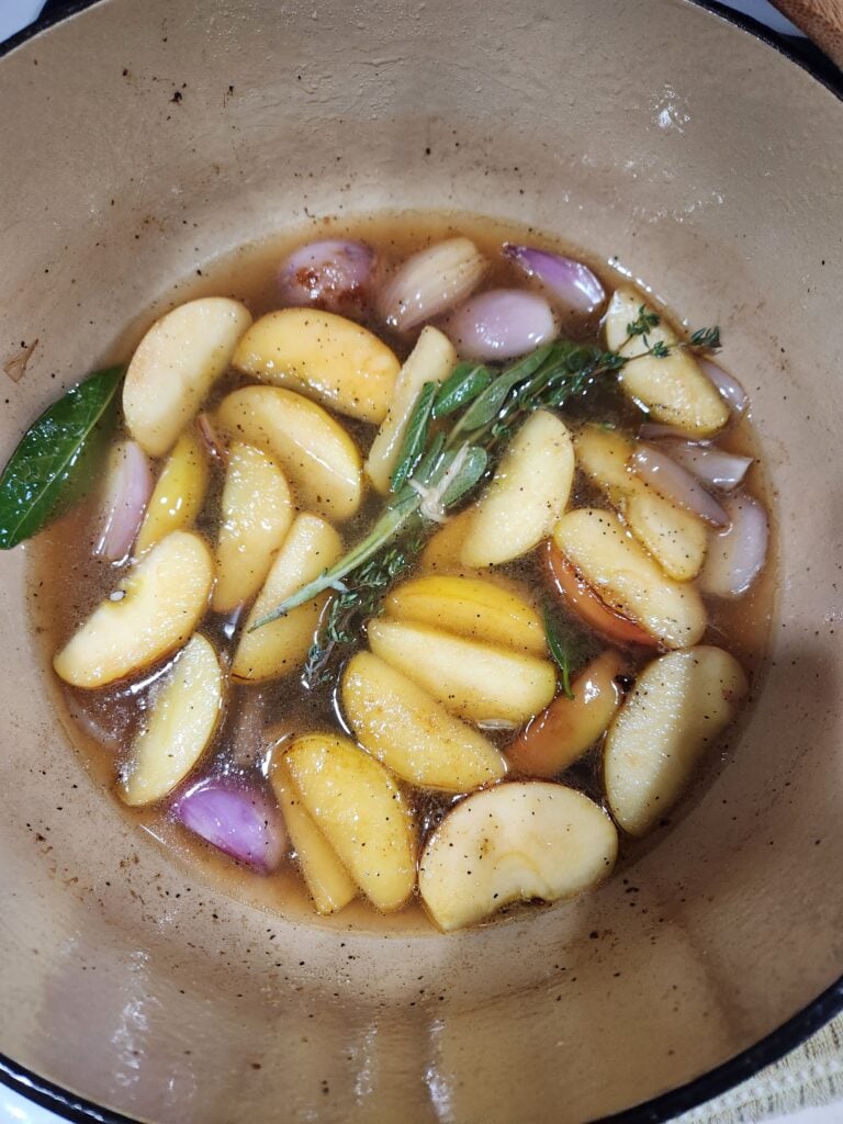 Adding cider to the apples.